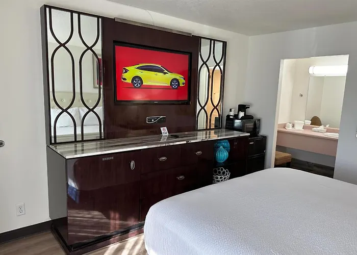 Ramada By Wyndham Motel